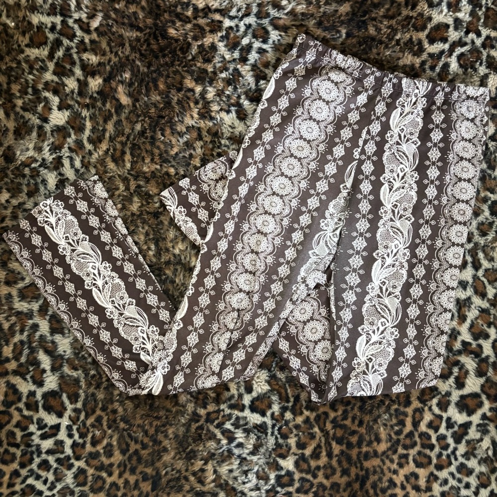 Trendy flare leggings